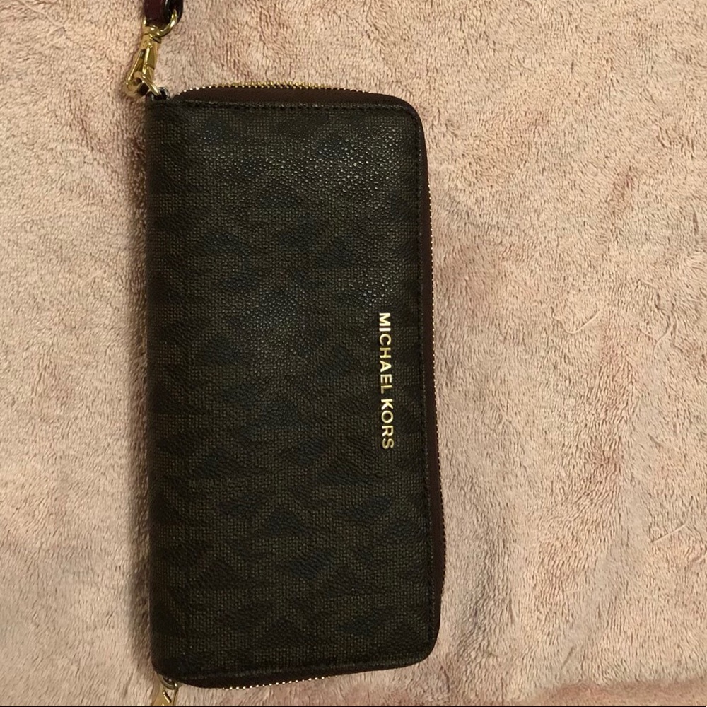 Michael Kors Wristlet Wallet